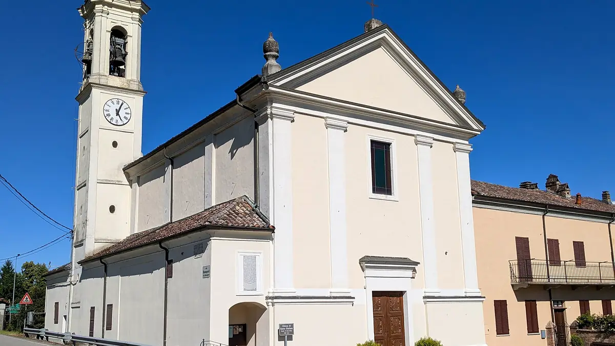Villamiroglio: La chiesa di Santo Stefano con il campanile